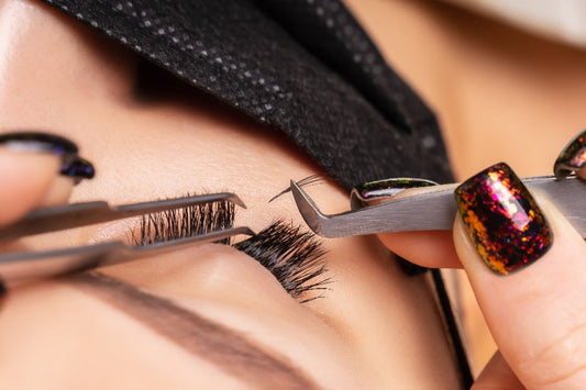 Kit d'extension de cils à faire soi-même : le guide pour débuter à la maison